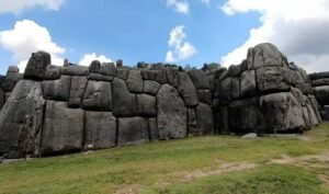 visita a parque arqueológico de sacsayhuaman con el tour full day tradicional Cusco